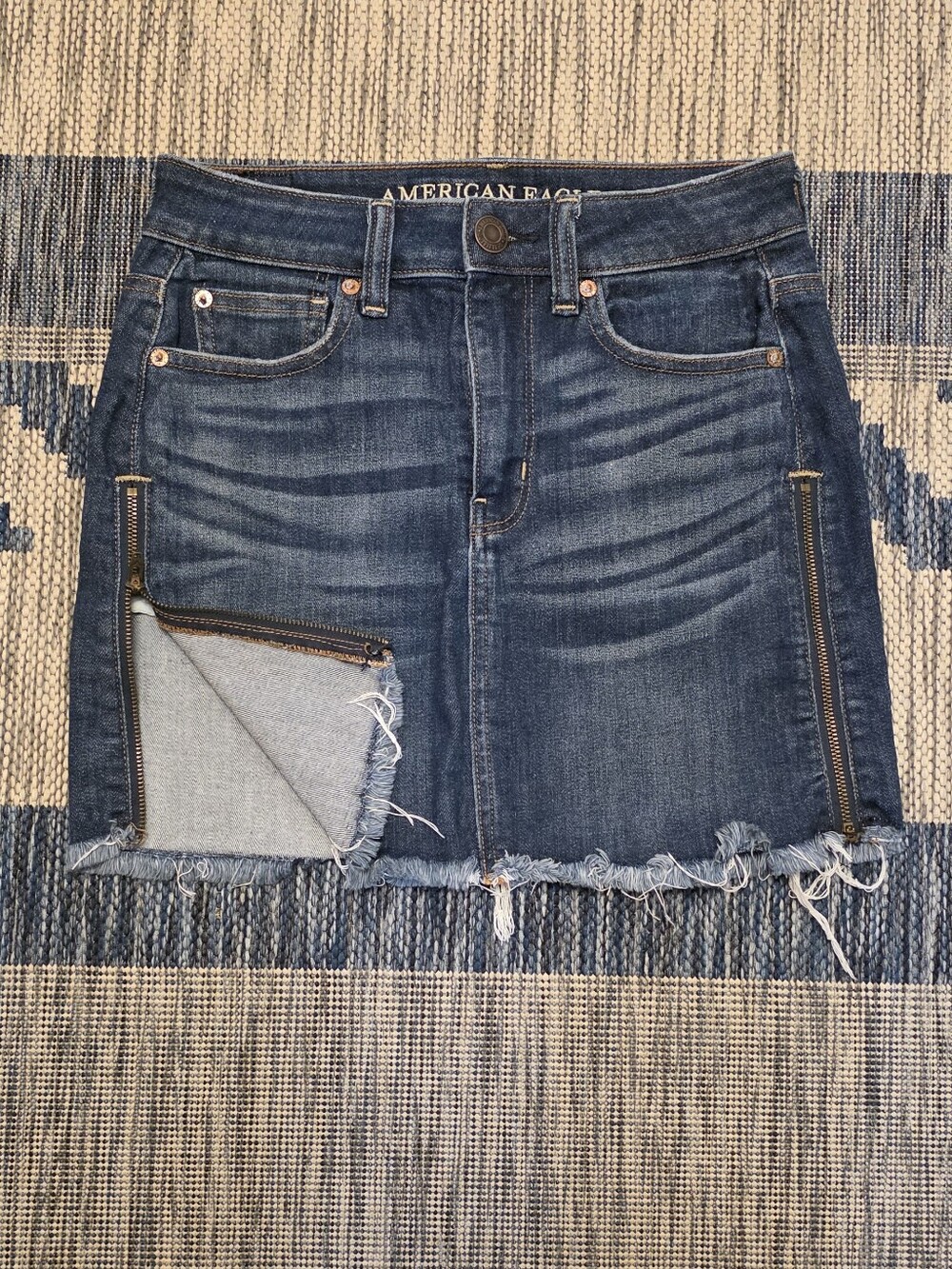 American Eagle Outfitters Dark Blue Denim Mini Skirt with Side Zippers Size 2 - Picture 2 of 5